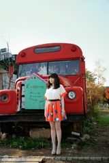 组图：香香赴韩国拍写真 鲜艳色彩透出小清新