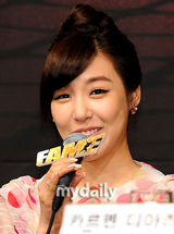 组图：少女时代Tiffany与孙浩英演音乐剧《Fame》