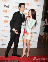 组图：莉莉亮相《作家们》首映 施瓦辛格儿子帅气