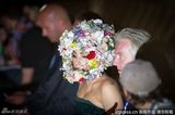 组图：Lady Gaga花冠头亮相伦敦时装周看秀