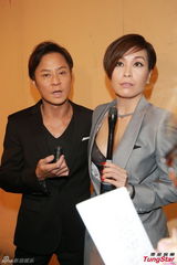 组图：张智霖为自己导MV 蔡一杰伍咏薇现场搞怪