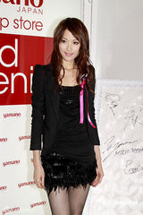 幻灯图：古天乐做足报税工作 多拍戏不关心收入