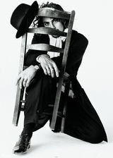 组图：亚伦-约翰逊登杂志封面 男人魅力初养成