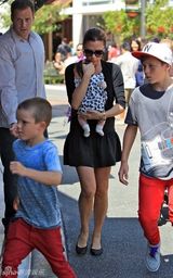 组图：贝克汉姆千金首曝光 小脸肉嘟嘟可爱至极