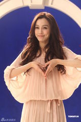 组图：范玮琪为公益歌曲拍摄MV 个唱邀吴佩慈站台