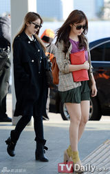 组图：4minute与T-ara赴泰机场装扮时尚