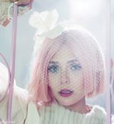 组图：伊丽莎白-奥尔森登杂志 化身冰雪精灵