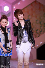 幻灯图集：刘力扬携专辑现身“劲歌金曲” 