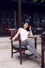 组图：刘涛街拍御姐造型享受悠闲时光