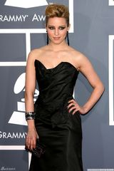 高清图：格莱美红毯 戴安娜-艾格伦黑裙烟熏妆