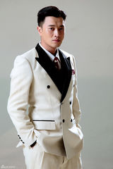 组图：蒋毅硬朗大片尽显绅士品格