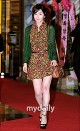 组图：权相佑(权相宇)新片首映爱妻助阵 张赫等众星捧场