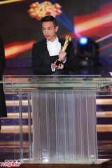 组图：梁烈唯获得飞跃进步男艺人奖