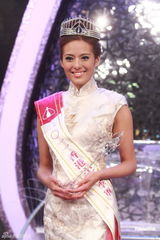组图：2011港姐出炉朱晨丽折桂 朱希敏许亦妮获亚季