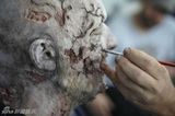 组图：《行尸走肉》片场花絮解密僵尸