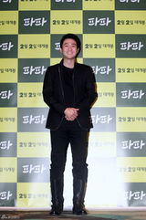 高清组图：韩星高雅罗朴勇宇新片《爸爸》媒体首映