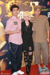 组图：《那五年》在港首映 赵雅芝不心急抱孙