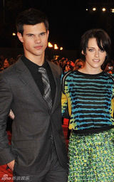 高清组图：《新月》英国粉丝见面会 斯图尔特雷人装