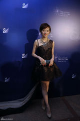 组图：孙俪蕾丝黑裙明艳动人 盼演轻松喜剧