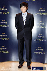 组图：众星捧场ULALASESSION林允泽婚礼