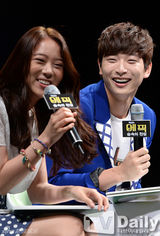 组图：郑珍云韩胜妍为《丛林传说》配音