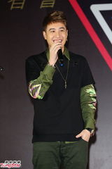 组图：JPM王子默认正热恋 小杰不甘落后征女友