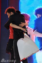 幻灯组图：郑秀文许志安飚歌 王力宏陈坤魅力PK