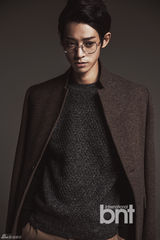 组图：韩歌手郑俊英时尚写真 展休闲绅士风