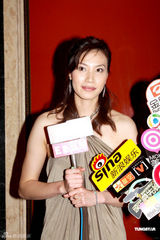 高清图：伏明霞携夫出席颁奖礼 谢杏芳诠释成功女性