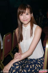 组图：钟嘉欣开唱似百变公主 郑欣宜等助阵