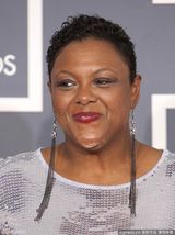 组图：格莱美红毯群星纷纷亮相星光熠熠