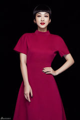 组图：穆婷婷红裙烈焰大片宁静淡然