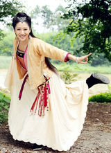 组图：刘思彤拍古装写真 灵动娇俏展露无遗