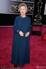 组图：85岁埃玛妞-丽娃简约礼服角逐影后