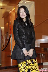 组图：周丽淇猜中郑伊健好事近 琦琦新年陪双亲