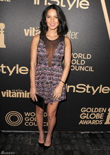 组图：奥立薇娅-玛恩性感透视裙袒胸露背