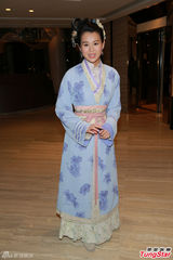 组图：胡杏儿钟嘉欣着古装贺杨潮凯江叮叮婚礼