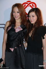 高清组图：蒙嘉慧怒对偷拍者 直言艺人很可怜 