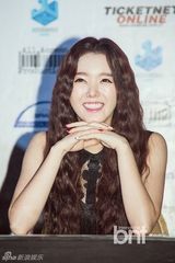 组图：EXO学院风亮相马尼拉记者会 SHINee时尚