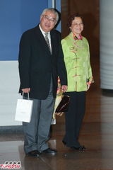 组图：晶刚压轴婚礼收官 宾客拎着回礼相继离场