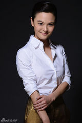 组图：陈思斯曝光率性写真干练洒脱