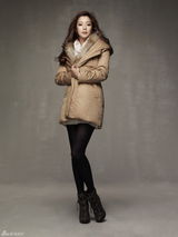 高清组图：金喜善最新冬装写真 美腿纤细身材婀娜