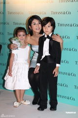 组图：杨采妮出席商业活动 回应金城武新恋情传闻