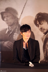 组图：《登陆》釜山见面会 张东健范冰冰等亮相