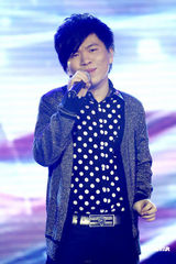 幻灯图：常石磊唱响新春前奏 王力宏主动请缨