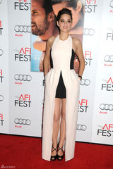 组图：《锈与骨》好莱坞首映 玛丽昂白裙美艳动人