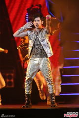 周杰伦介怀被燕姿夺第一次 与邓丽君隔空对唱