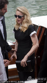 组图：《W.E》发布会 导演麦当娜现身霸气十足