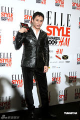 高清图：徐静蕾牵手黄立行 《杜拉拉》未映先拿奖