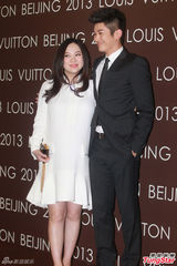 组图：刘嘉玲睡袍装秀美胸 孙俪否认百万片酬